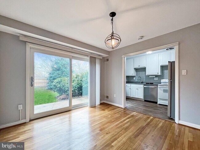 Foto del edificio - 5015 Sentinel Dr