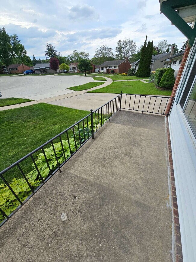 Foto del edificio - Beautiful 3-Bedroom Ranch in Desirable Northwest Warren, Nice Kitchen, Large Living Room, Finishe...