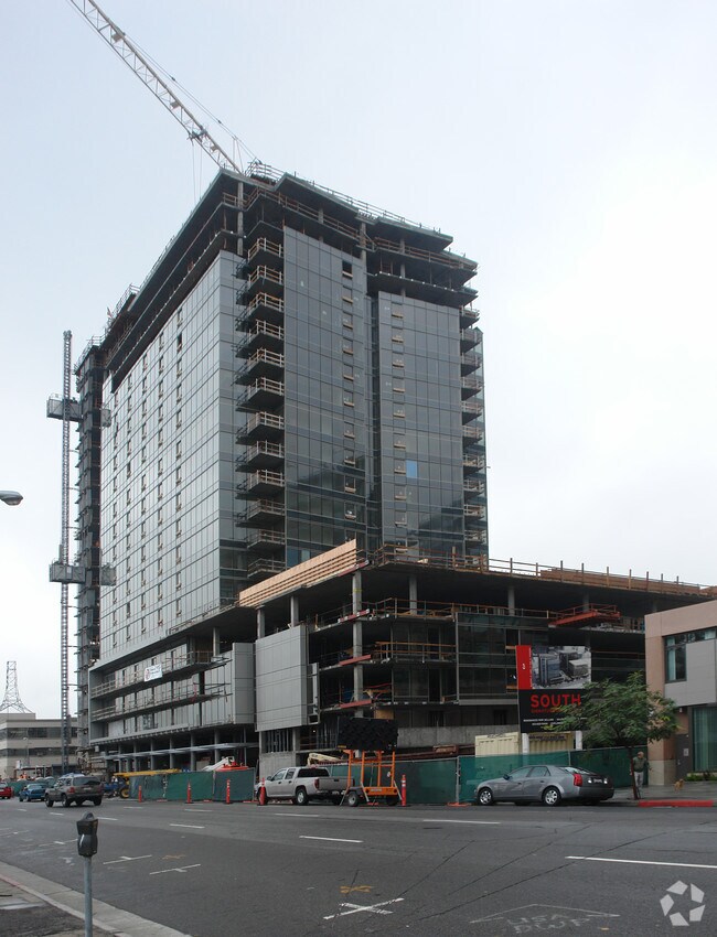 EVO South Apartments in Los Angeles, CA