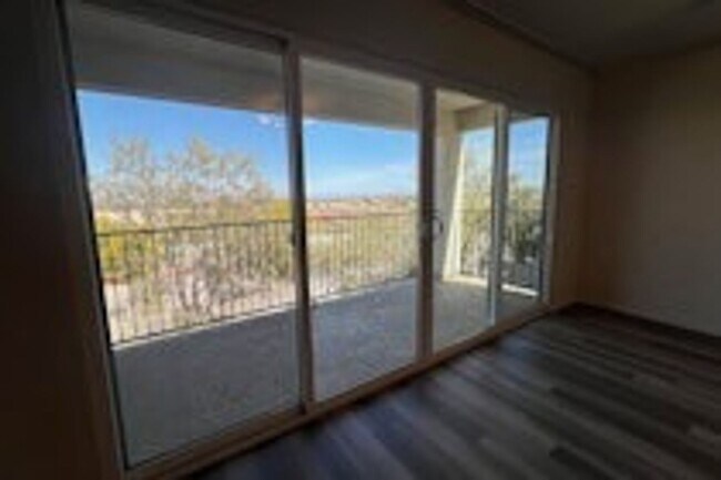 Building Photo - MUST SEE 3 Bedroom Home near Lone Mountain!