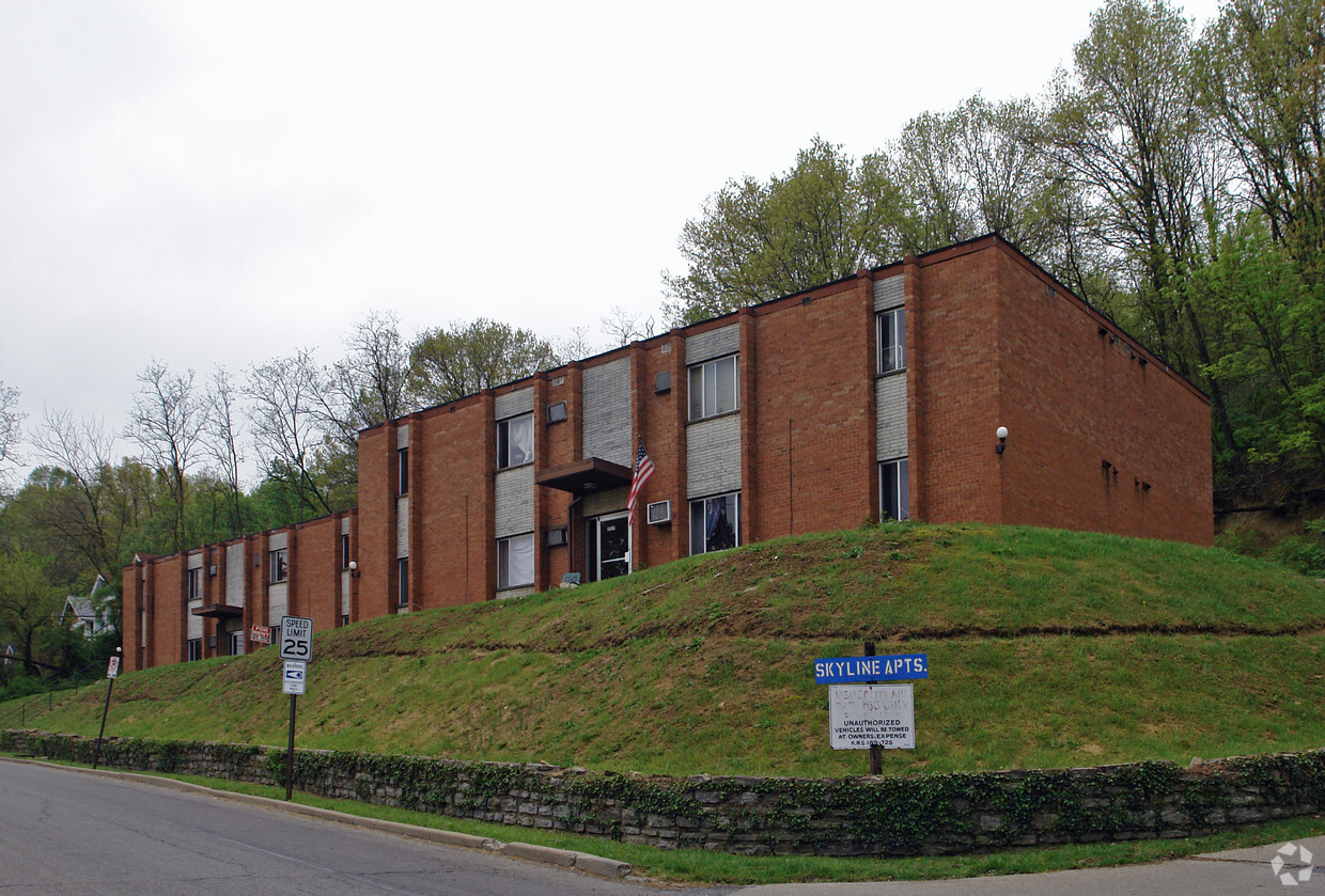 Primary Photo - Skyline Apts.