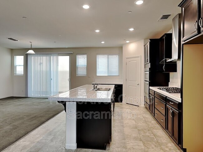 Building Photo - 2918 Portage Way