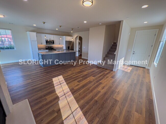 Foto del edificio - LEASE PENDING- Beautiful Home with Views in Toscano Neighborhood - 3 Bed / 2.5 Bath