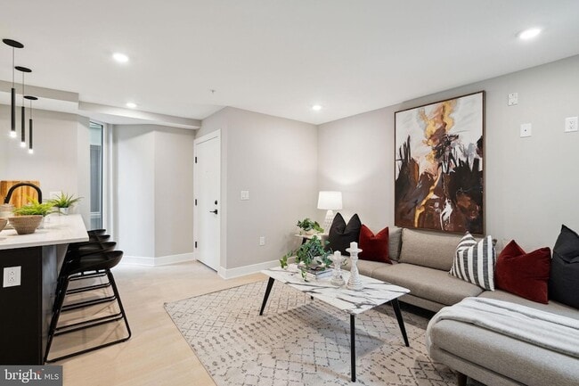 Foto del edificio - 6604 Ridge Ave