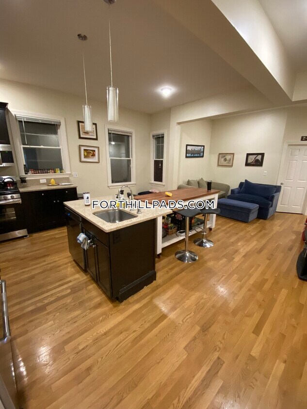 Foto principal - 33 Juniper St
