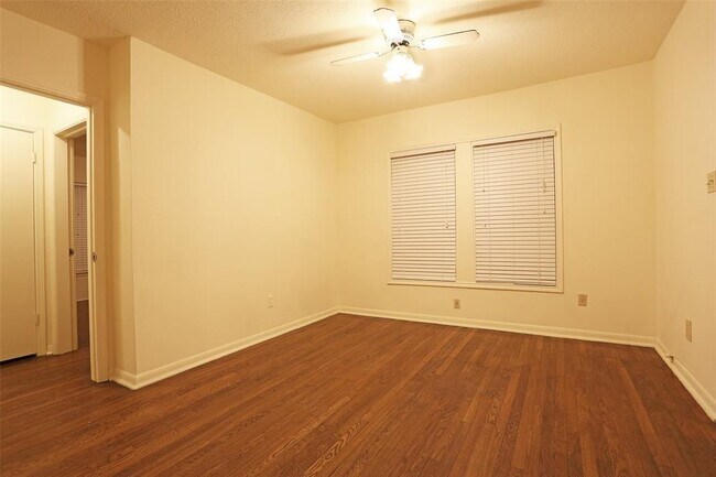 Foto del edificio - 1135 W Clay St