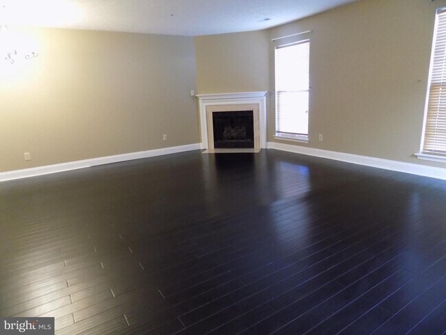 Building Photo - 2138 Bristol Dr