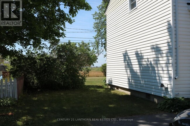 Building Photo - 13 London Ave