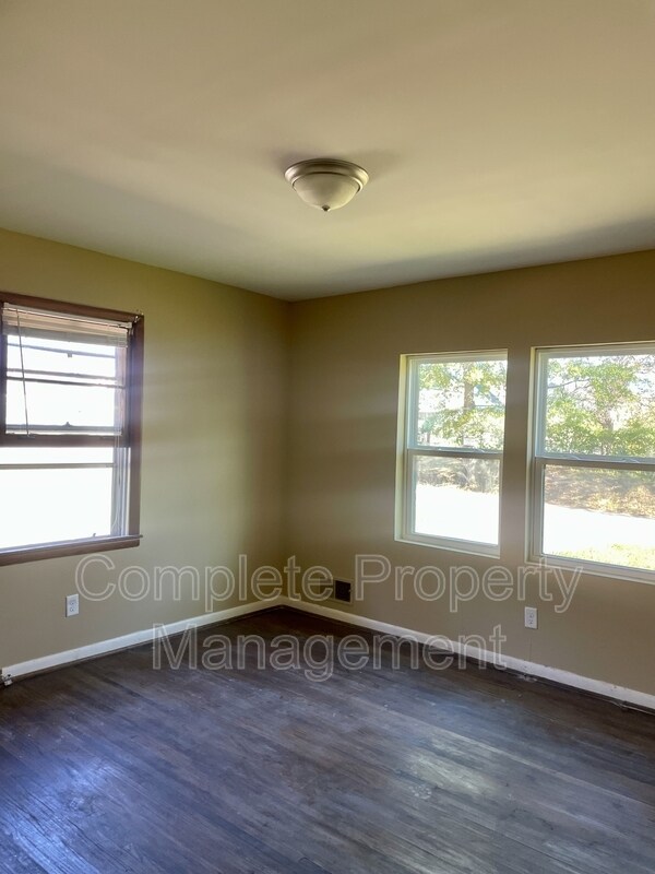 Foto del edificio - 5112 Court J