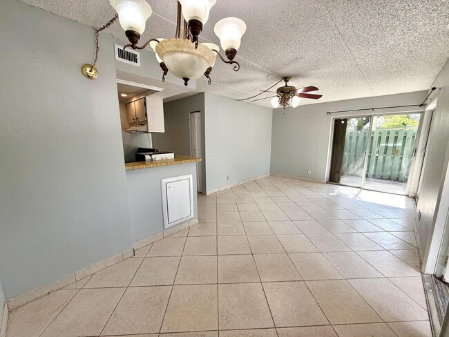 Foto del edificio - 1821 Fairview Villas Dr