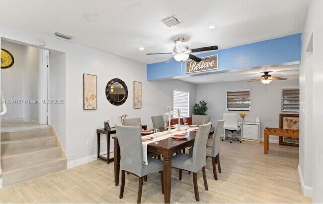 Foto del edificio - 18830 NW 7th Ave