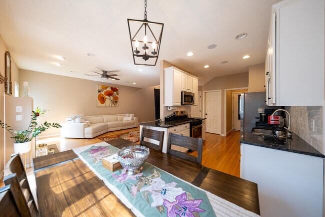 Foto del edificio - 15843 Porchlight Ln
