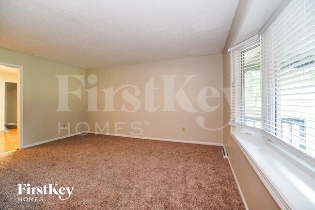 Building Photo - 284 Bristol Dr SW