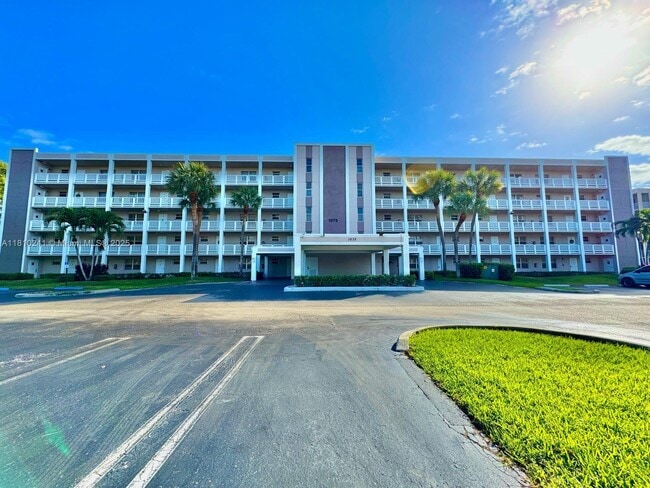 Building Photo - 1075 Riverside Dr