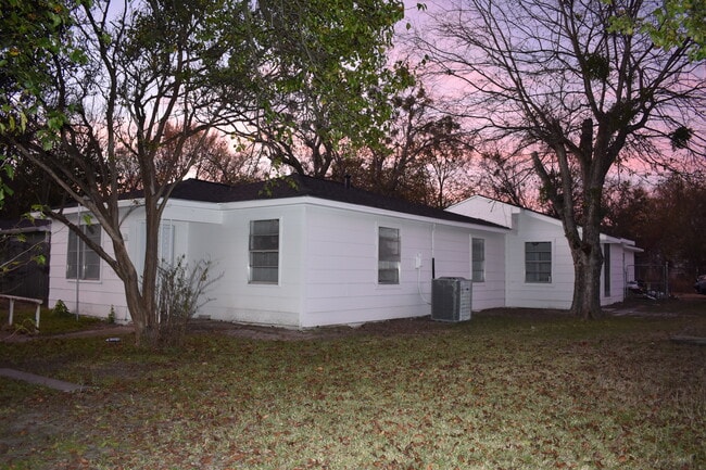 Building Photo - 108 E Kirby