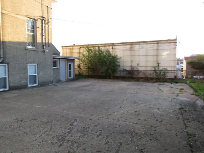 Building Photo - 310 E Washington St