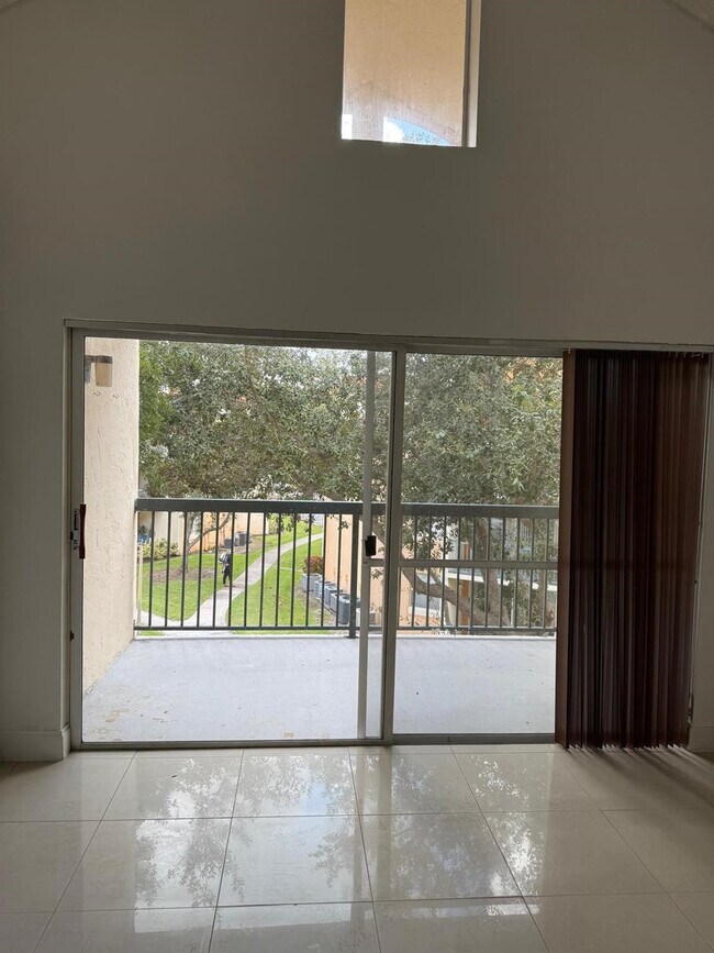 Foto del edificio - 6276 NW 186th St