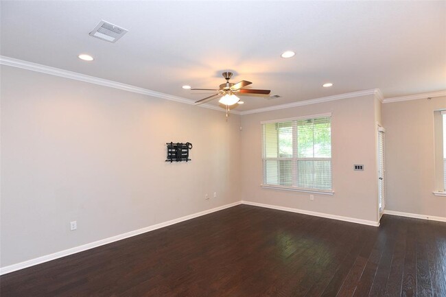Building Photo - 13400 Briarwick Dr