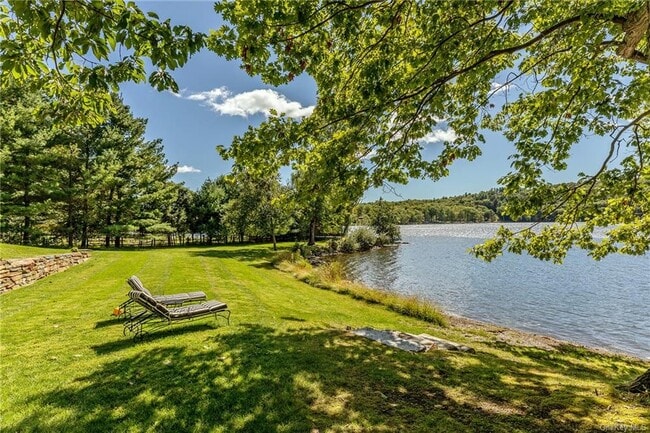Building Photo - 258 Island Dr