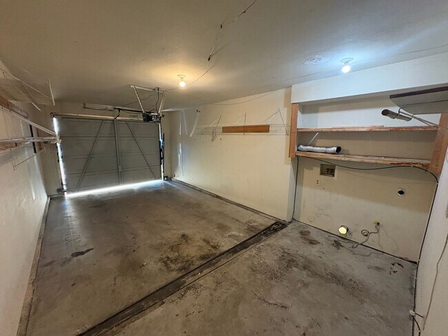 Building Photo - Charming 3 Bed/2.5 Bath on Packwood Availa...