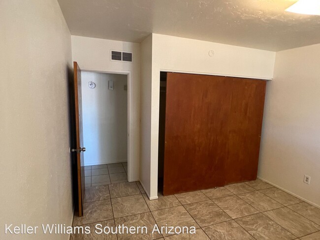 Building Photo - 2 br, 1 bath House - 452 E Thoroughbred St