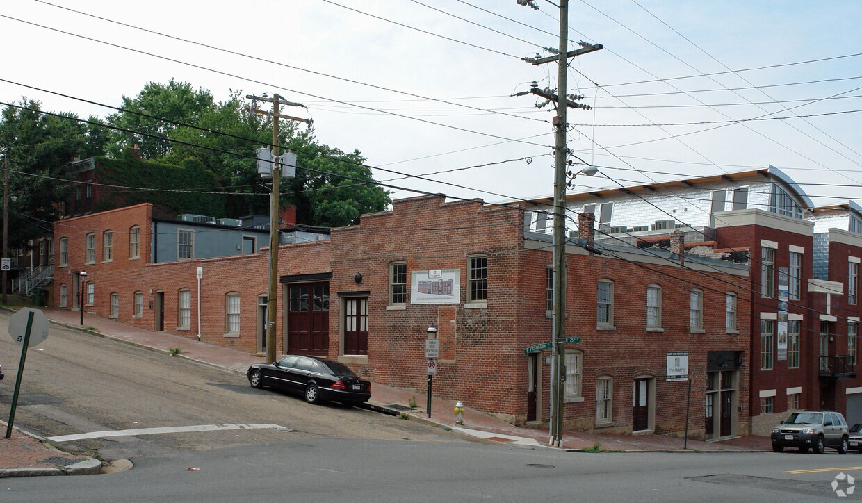 Foto principal - 2501 E Franklin St