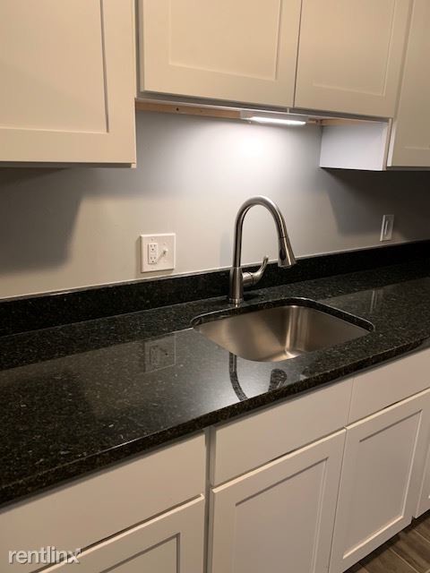 Foto del edificio - 1 br, 1 bath  - 141 Sheffield Ave Apt 4C