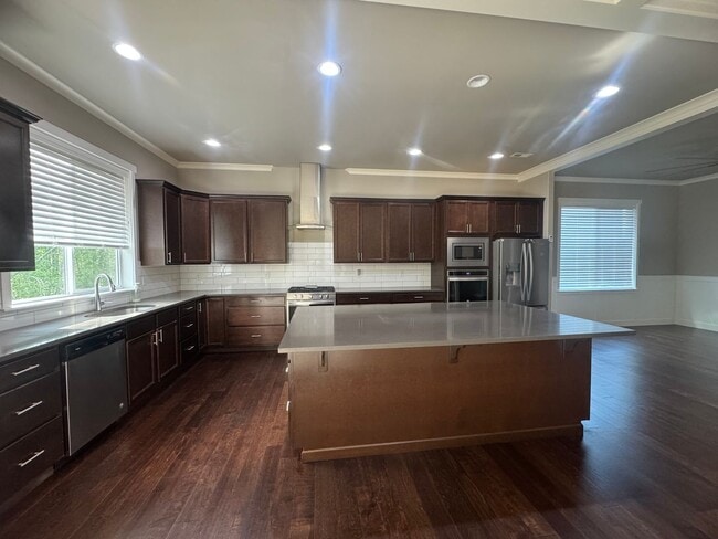 Building Photo - Beautiful home in Bremerton highly sought ...