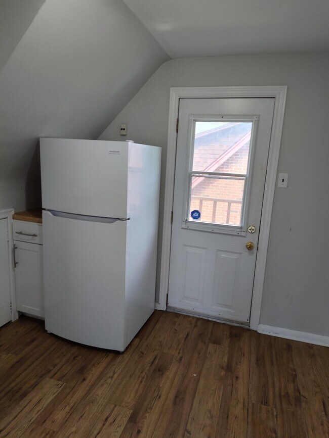 Photo du bâtiment - 25-25 Meinzinger Ave