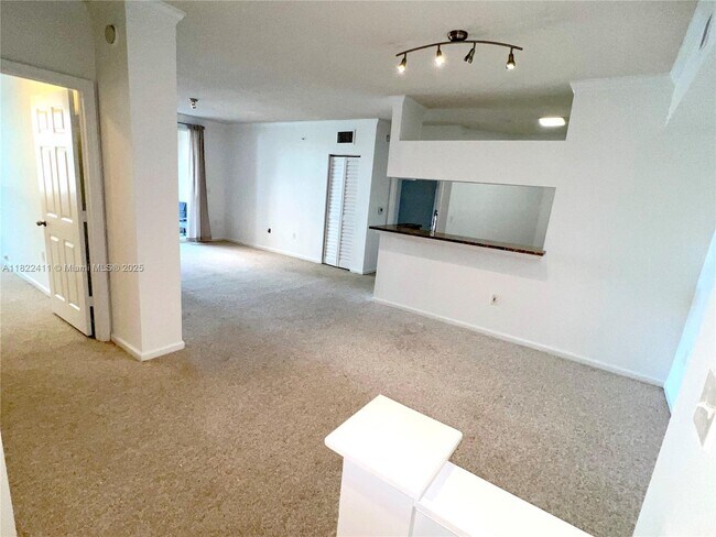 Foto del edificio - 17150 N Bay Rd