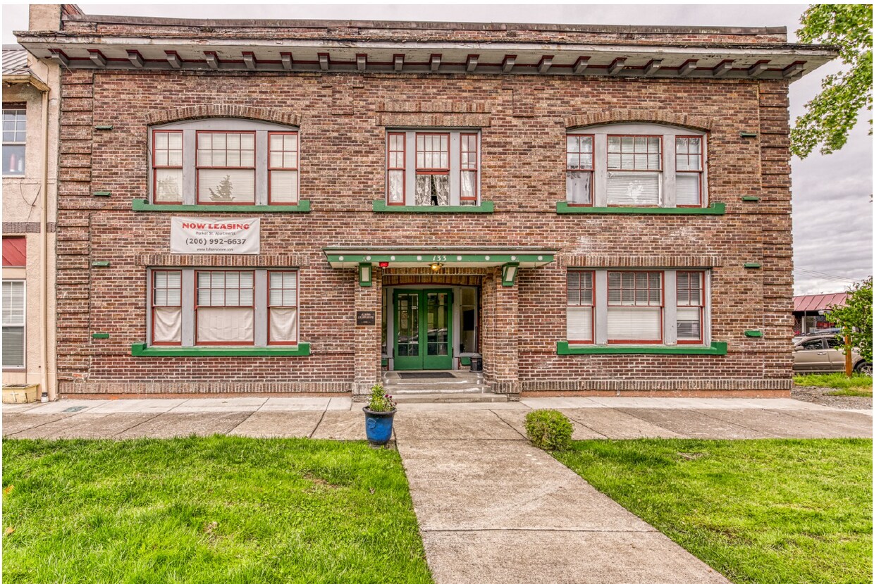 Primary Photo - 133 N Market Blvd