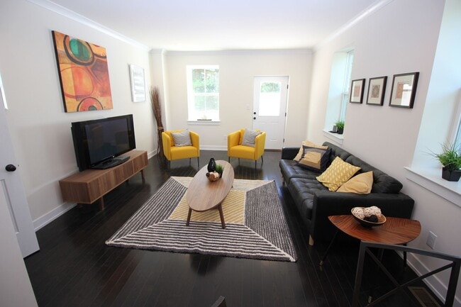 Photo - Lafayette Hill - 4 Bedroom 2.5 Bath Twin - HW - Granite - Great Location House