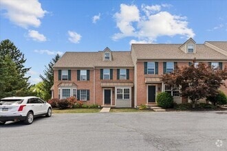 Building Photo - 1905 Shady Oak Dr