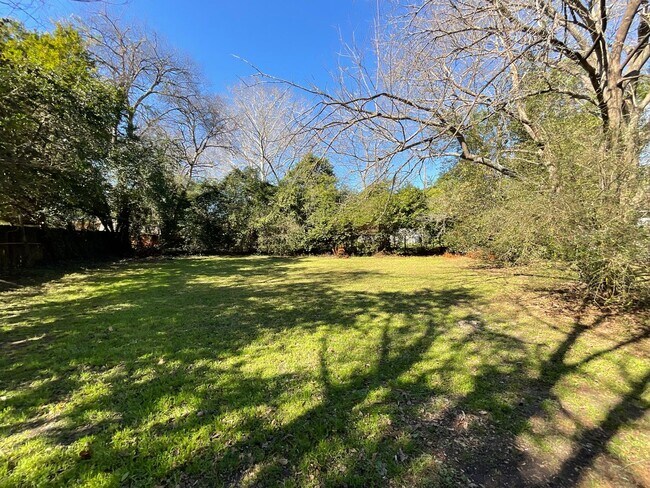 Building Photo - ****Rent Special***** 50% off the first re...