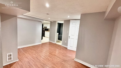 Building Photo - 747 Parkview Cres