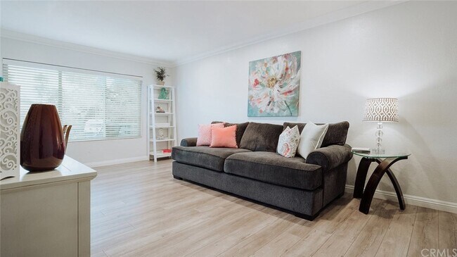 Foto del edificio - 1240 W Lambert Rd