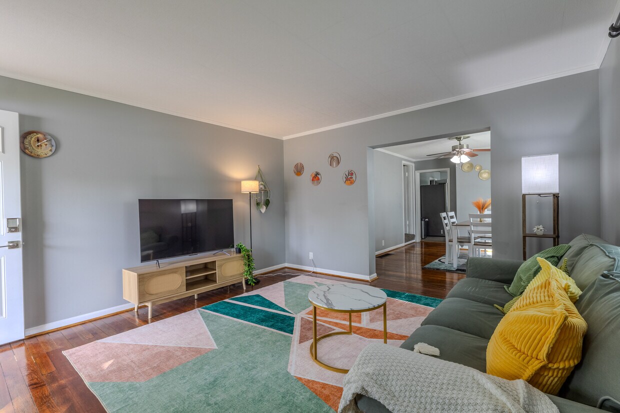 Foto principal - 5596 Oak St