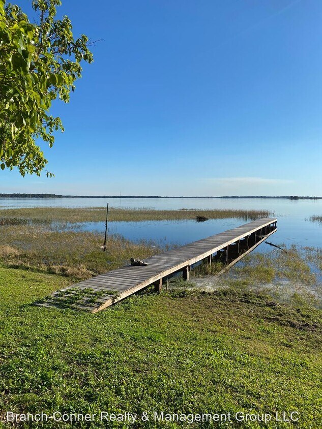 Foto principal - 5920 Alligator Lake Shore W