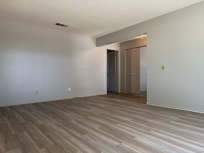 Foto del edificio - 3 bedroom/2 bathroom home AVAILABLE NOW!!!!