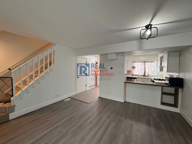 Foto del edificio - 233 S Nome St