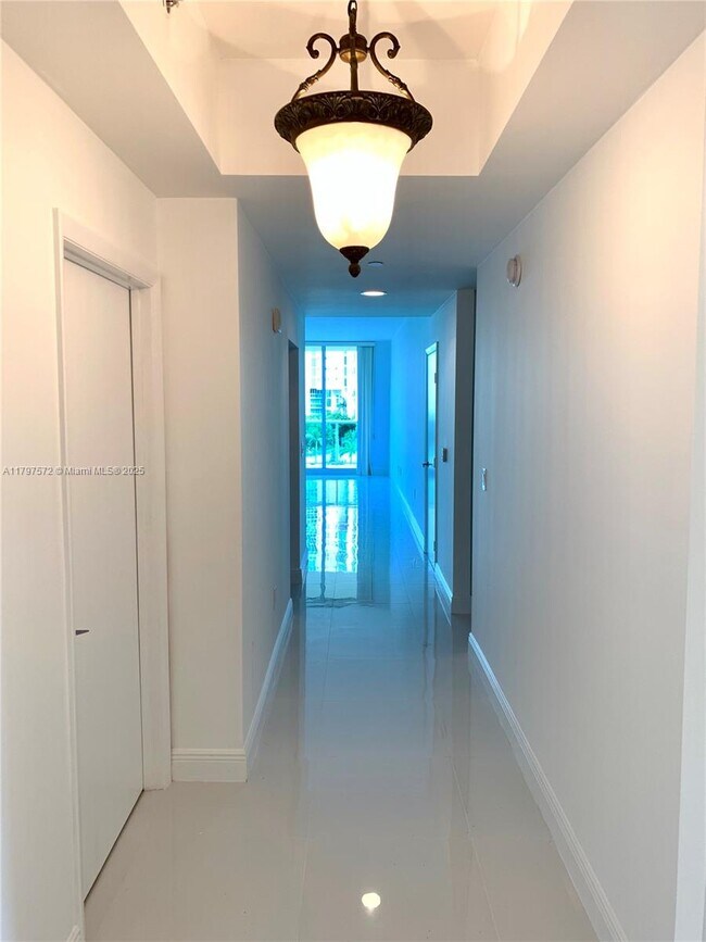 Foto del edificio - 3340 NE 190th St