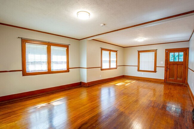 Foto del edificio - 3 Bedroom / 1 Bath Home with Washer/Dryer ...