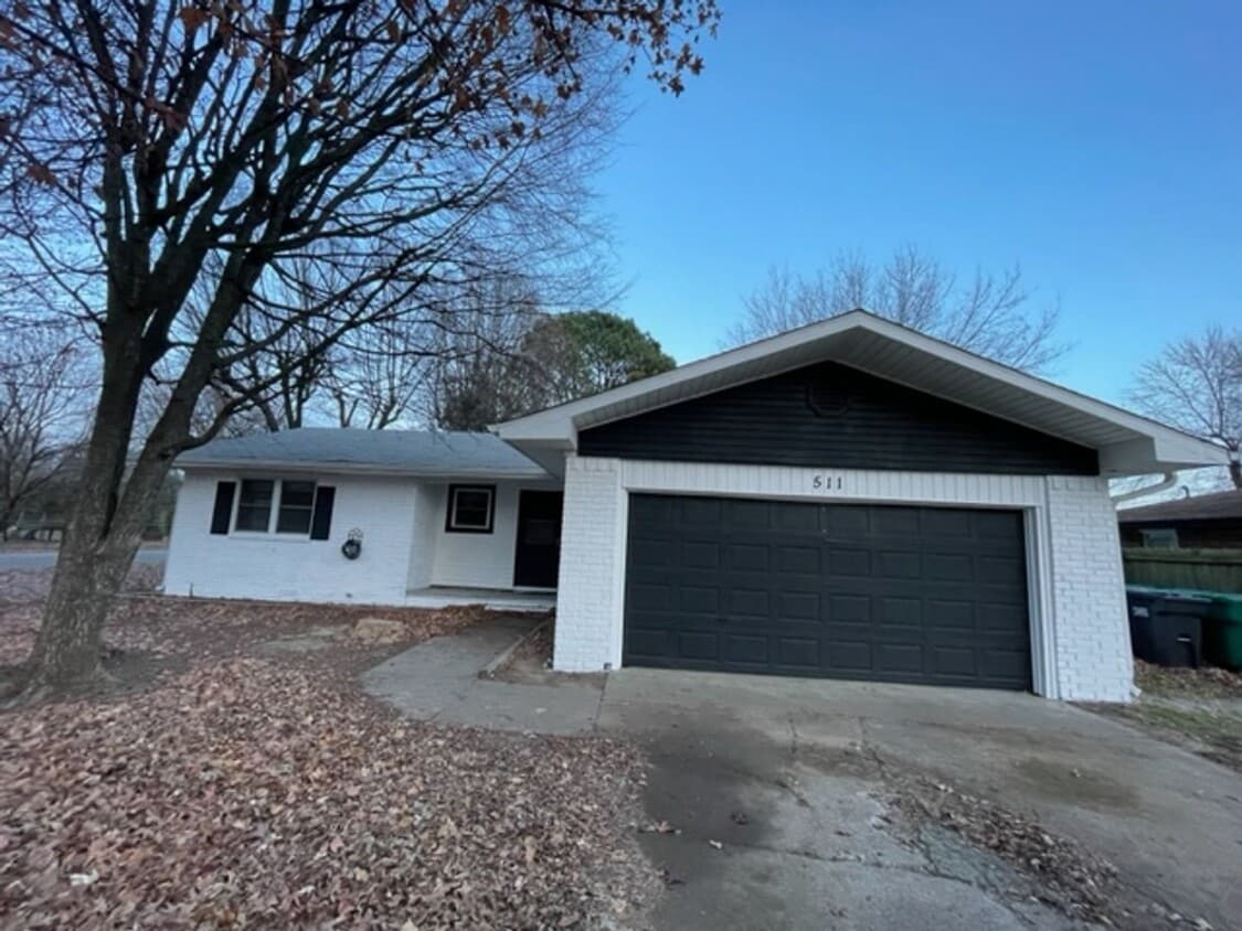 Primary Photo - Single Family home in Springdale!!