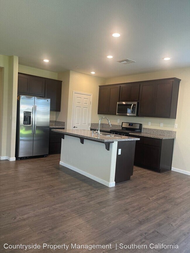 Building Photo - 4 br, 3 bath House - 1954 W. Summer Blosso...