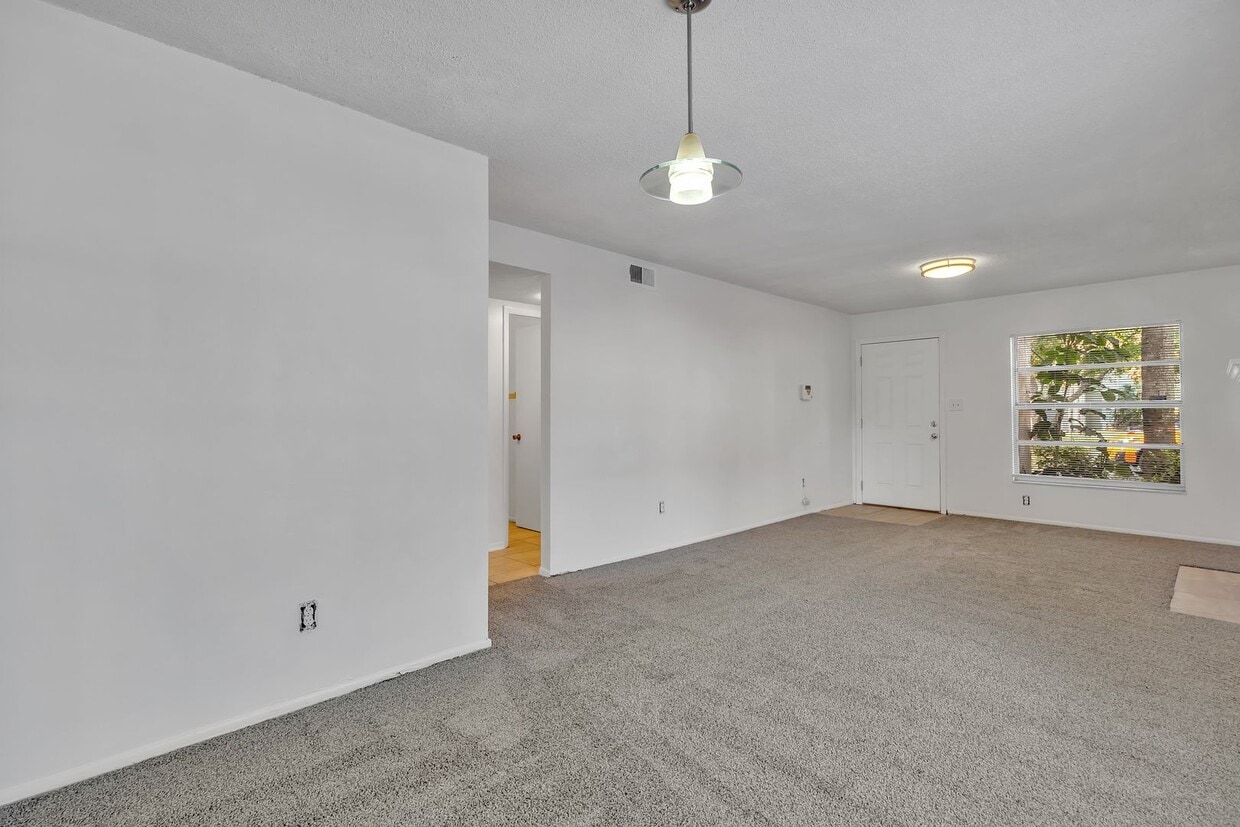 Beautiful 2/2 Condo close to the Orlando International Airport. 1st floor. - Beautiful 2/2 Condo close to the Orlando International Airport. 1st floor.