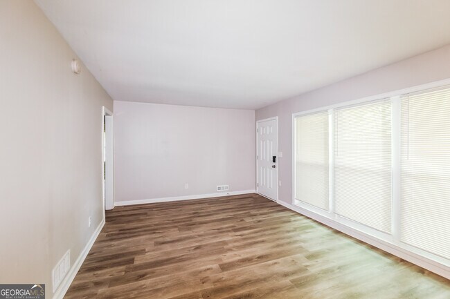 Building Photo - 3717 Loren Dr