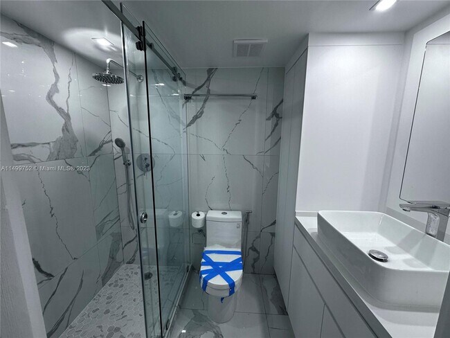 Foto del edificio - 2555 Collins Ave