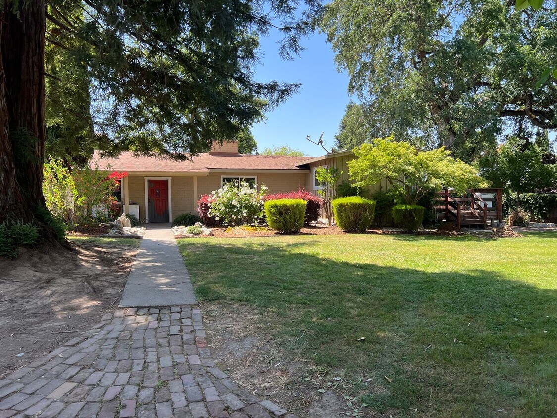 Foto principal - Two Bedroom Two Bathroom in a Parklike Set...