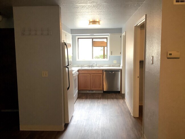 Foto del edificio - 2-Bedroom 1 1/2 bathroom townhouse in Springfield