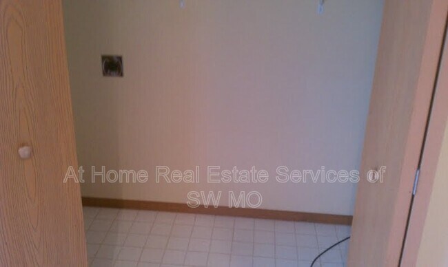 Foto del edificio - 5560 N. Green